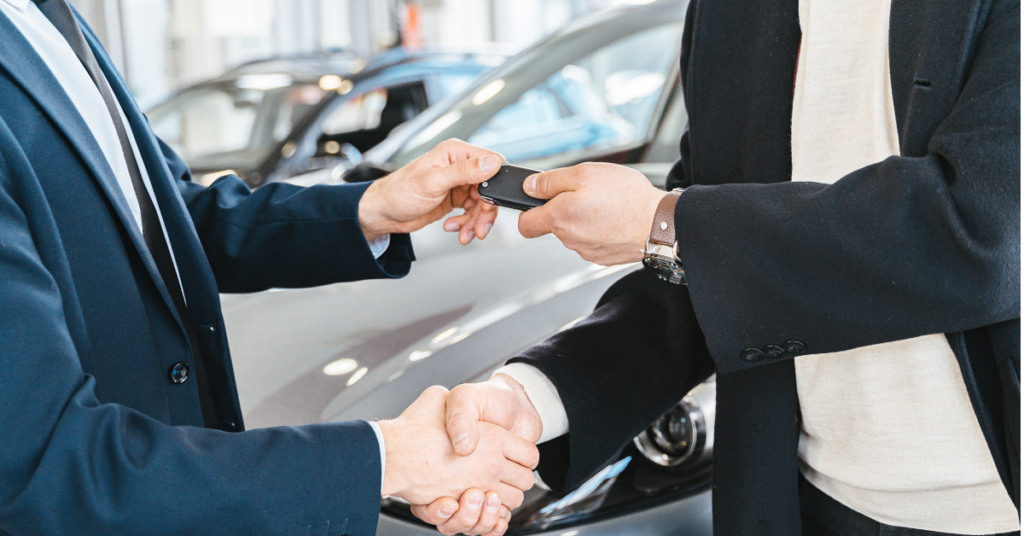 how to shop for a bad credit car loan in Ontario - image of a dealer and customer handing over a car key and shaking hands